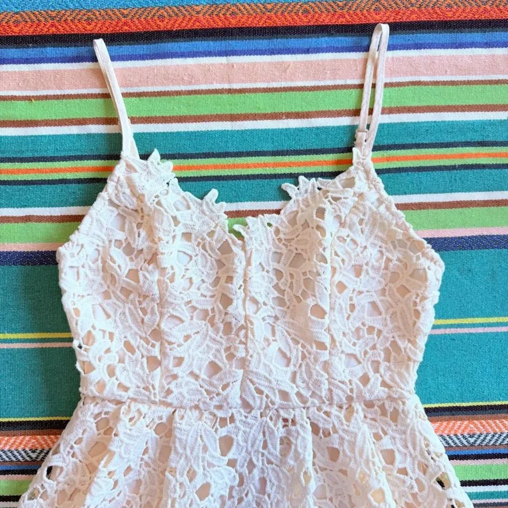 ASTR The Label Floral Lace Midi Dress in Cream size XS - Picture 3 of 10